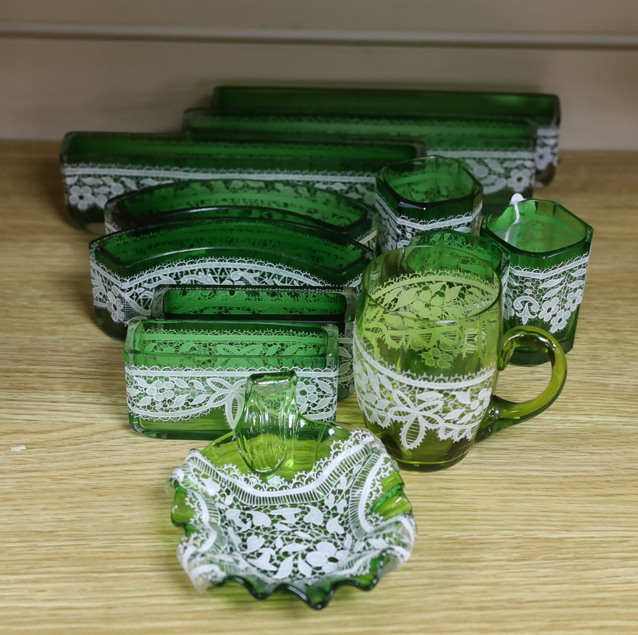 A group of Venetian green enamelled glass lace pattern posy tableware (12)